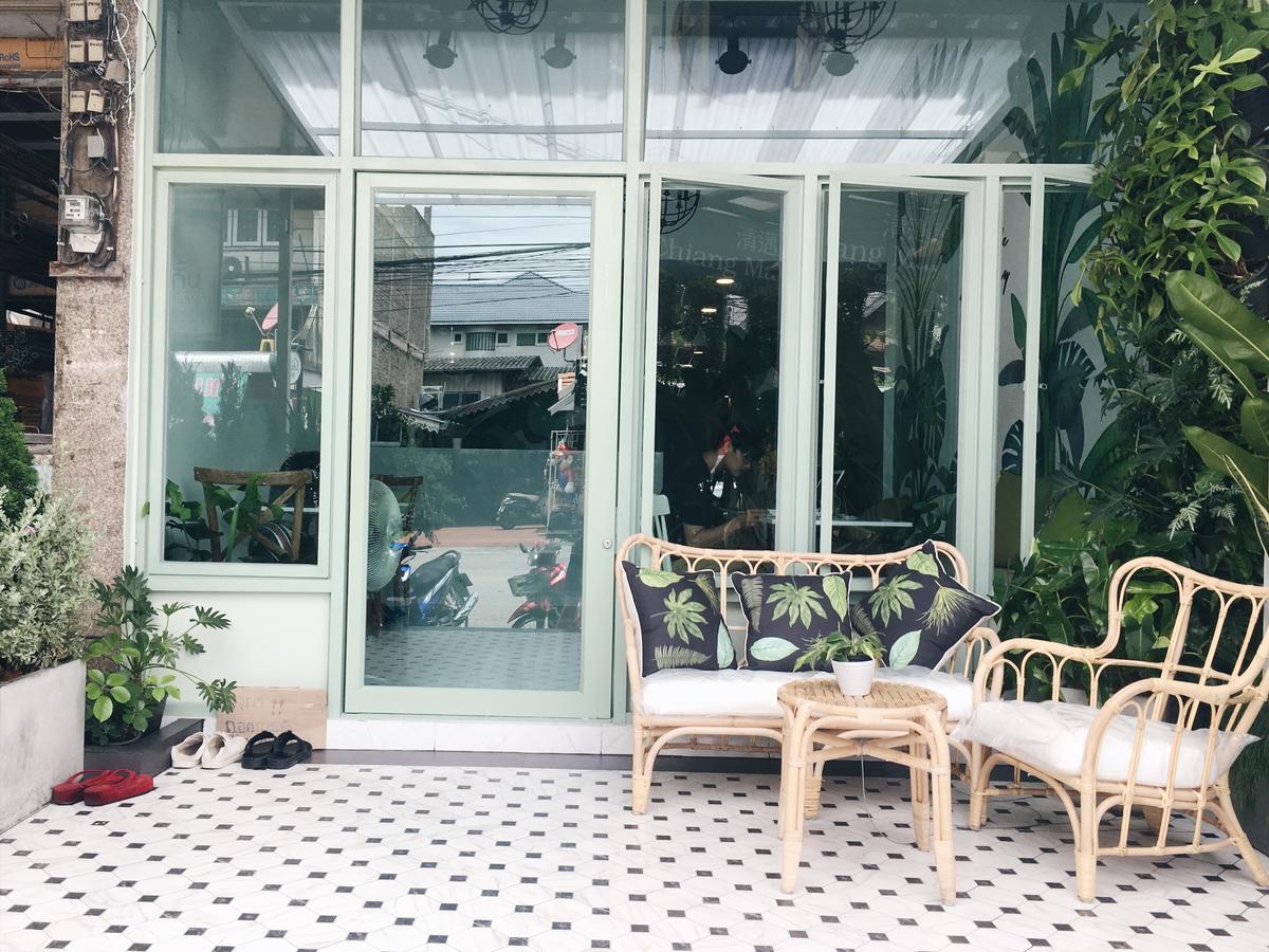 J'S Cafe And Poshtel Bed & Breakfast Chiang Mai Exterior photo